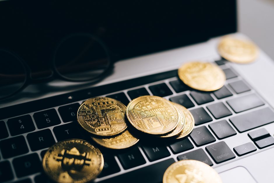 A fintech professional reviewing KYC software options on a laptop, showcasing compliance and customer onboarding solutions.